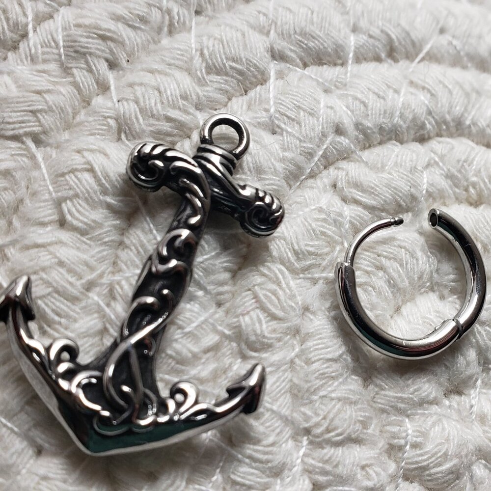 Handmade Stainless steel 10mm Anchor hoop locking earring - Picture 4 of 5
